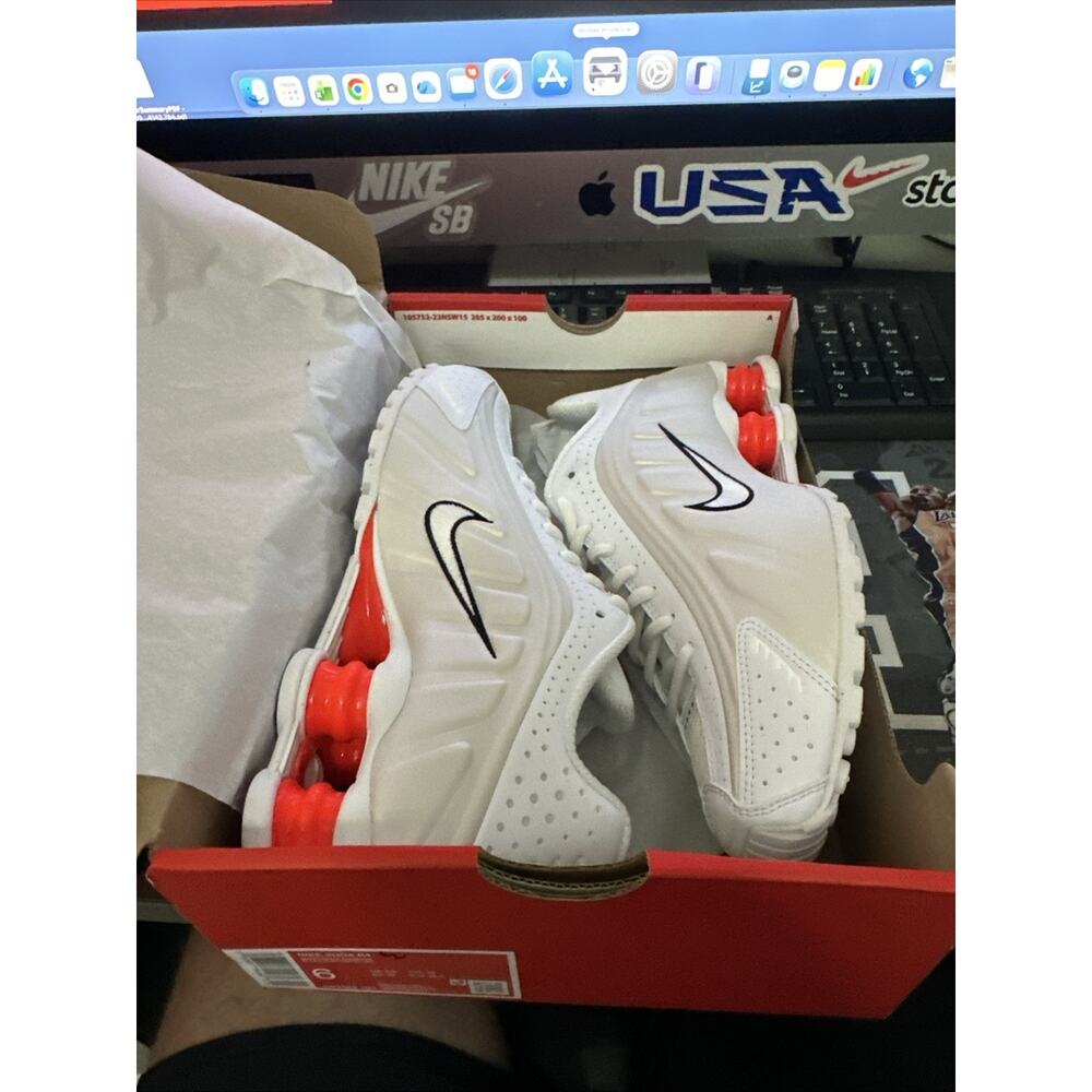 New Women's Size 6 Nike Shox R4 White Phantom AR3565-103 - Picture 6 of 7